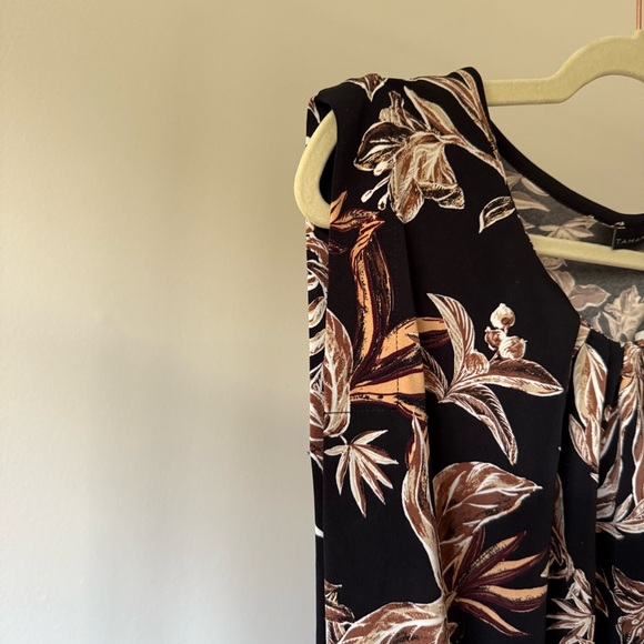 Tahari Sleeveless Floral Blouse – Size L - Picture 2 of 5